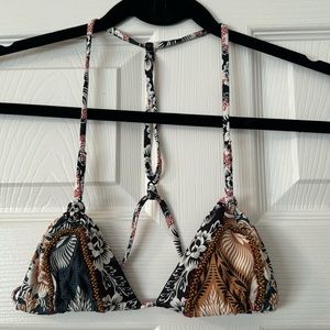 Agua bendita bikini set, flower patterned with gold threads